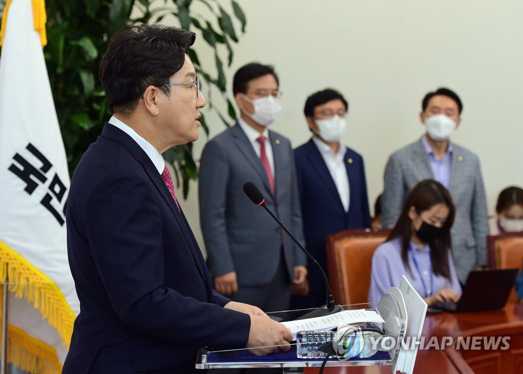 권성동, 5개월만 사퇴…"혼란 조기수습 못해 책임통감"