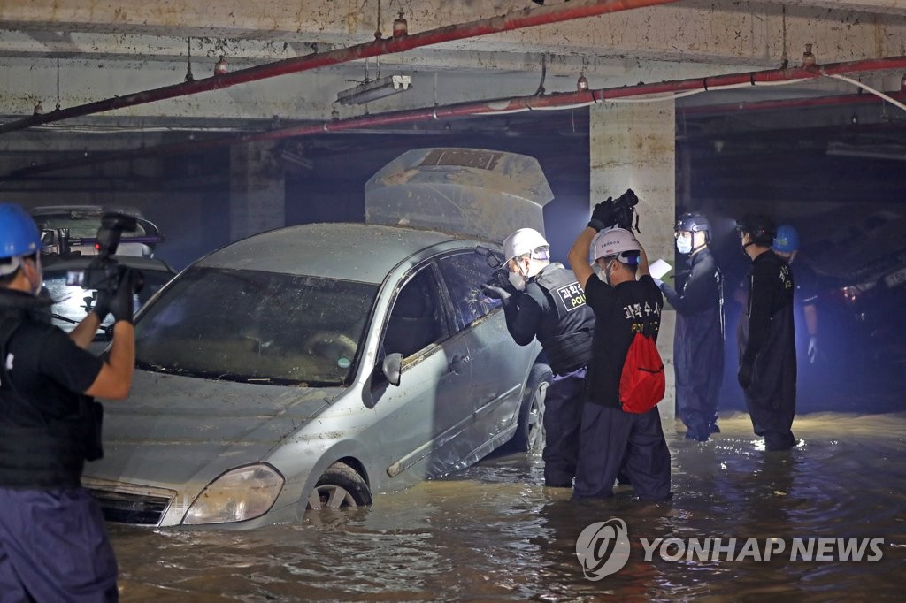 지하주차장 참사에…차수판 등 침수방지시설 설치 대상 확대한다