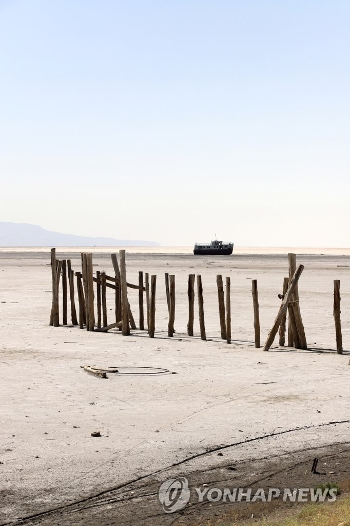 [월드＆포토] 기후변화에 메마른 사막으로 변해버린 중동 최대 호수
