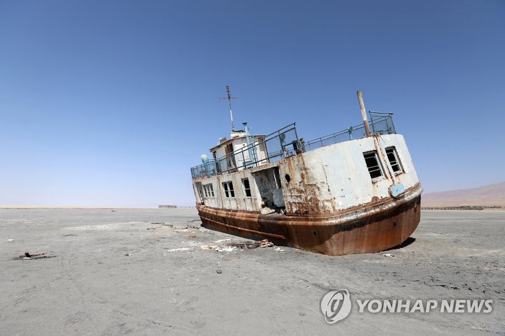 [월드＆포토] 기후변화에 메마른 사막으로 변해버린 중동 최대 호수