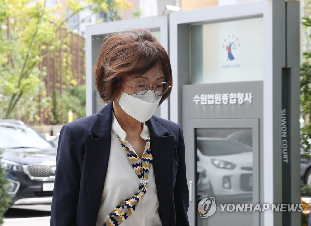 '뇌물 혐의' 은수미 전 성남시장 1심서 징역 2년…법정구속(종합)