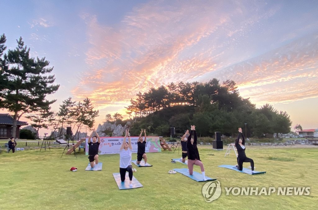 전국 명소마다 초가을 정취 즐기려는 나들이객 '북적'