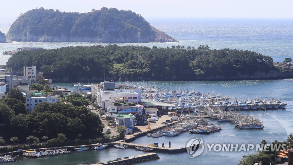 태풍 '난마돌' 예상보다 동쪽으로 이동했지만 강풍 영향 여전(종합)