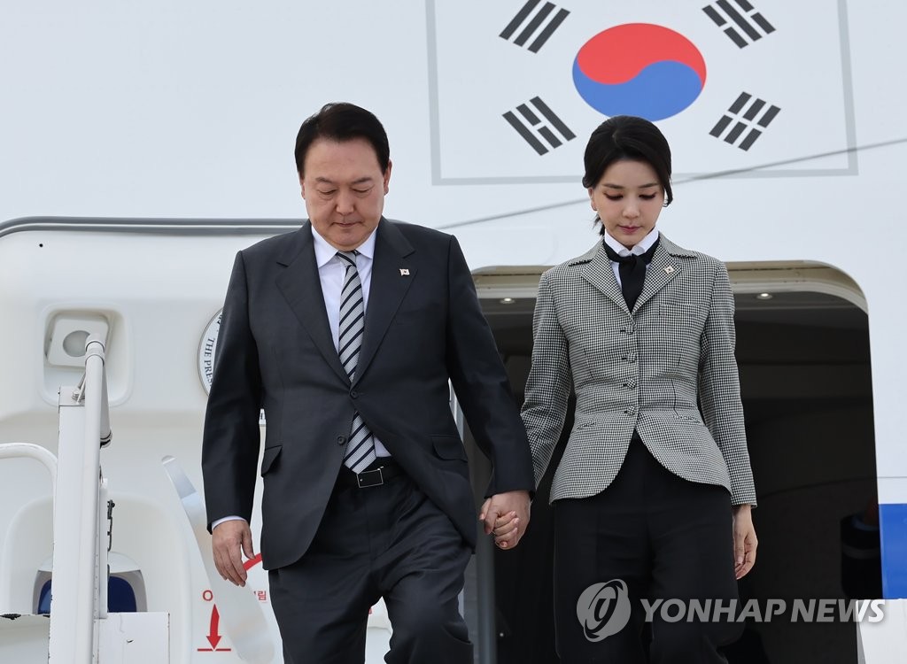 '순방외교 논란'속 尹대통령 지지율 28%…30%대 밑으로[한국갤럽]