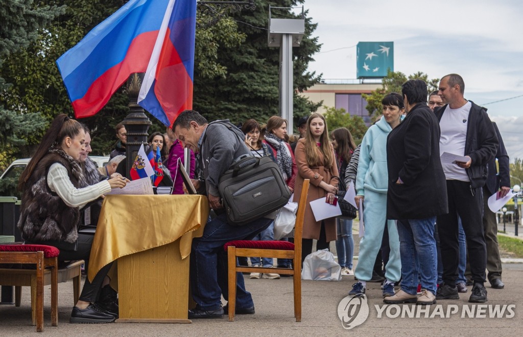 "출구조사, 자포리자 주민 93%가 러시아 편입 찬성"