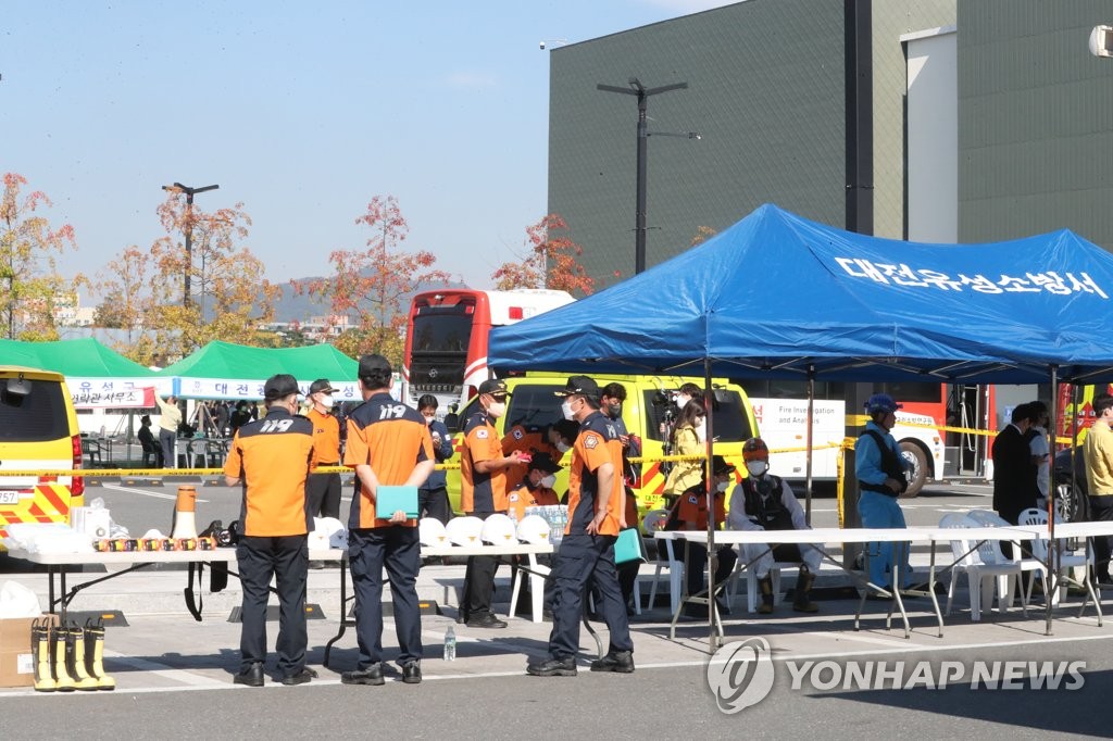 아웃렛 화재로 영업중단 장기화 전망…입주 상인 피해 클듯