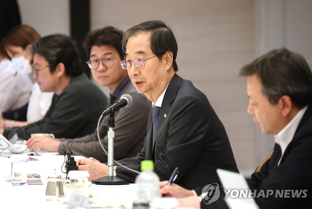 '아베 국장' 방일 한총리 "서울 돌아가면 日 기업부터 만날 것"