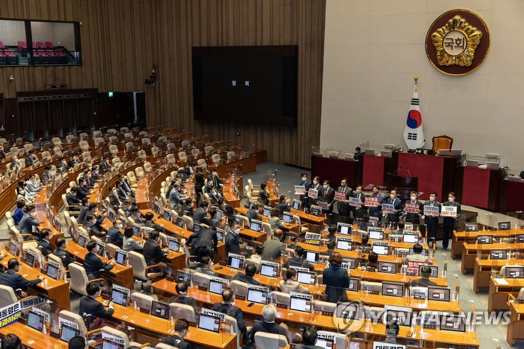尹정부 첫 국무위원 해임건의안 가결…'87년 체제' 이후 네 번째
