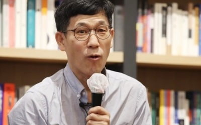 진중권, 조국 사태 3년 만에 강단 복귀…광운대서 교양 강의