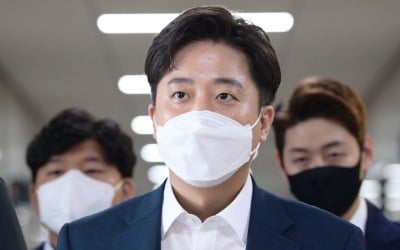 "이준석 대표 체제로 가야" 48.4% vs "새 비대위" 32.5% [미디어토마토]