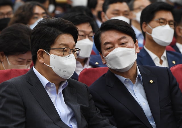 국민의힘 권성동 원내대표(왼쪽), 안철수 의원. / 사진=연합뉴스