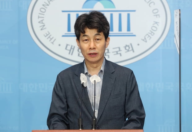 윤건영 더불어민주당 의원. 사진=연합뉴스