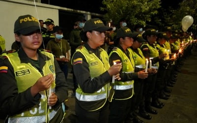 콜롬비아서 경찰관 태운 차량 폭탄 테러…8명 사망
