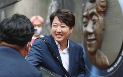 이준석 "성 접대 의혹 관련 경찰 출석할 것…이재명과 달라"