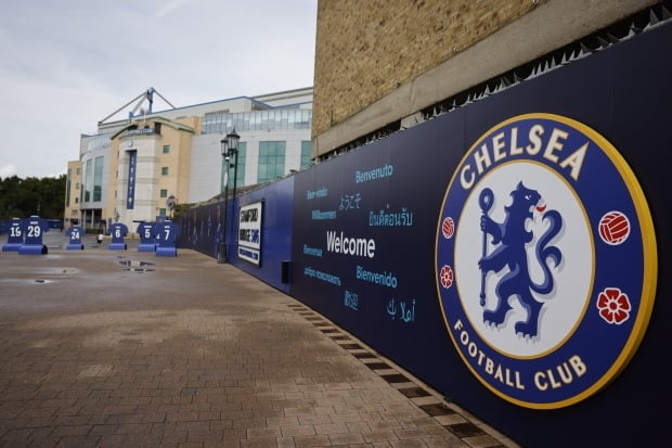 Naked, Chelsea manager sacked for sexually assaulting a Korean agent