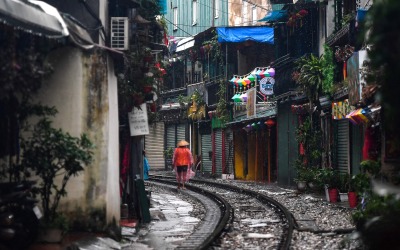 하노이 관광명소 '기찻길' 주변 커피숍 사라진다