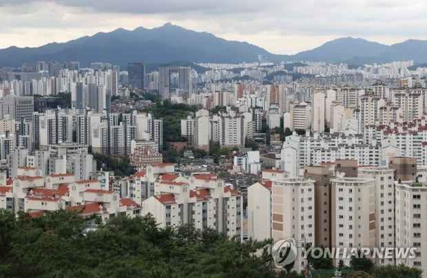 잇단 금리 인상에…서울 아파트값 3년7개월 만에 최대 하락