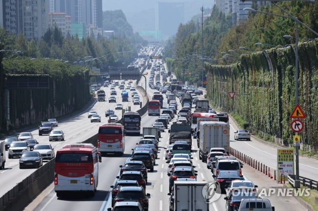 From the early morning of the 1st working day of trip the road house was congested … Seoul → Busan 9 hrs 40 minutes