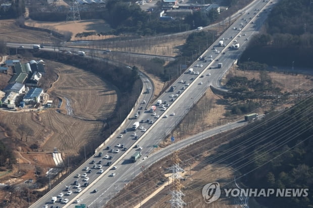 고속도로 양방향 정체 이어져…부산→서울 6시간 30분