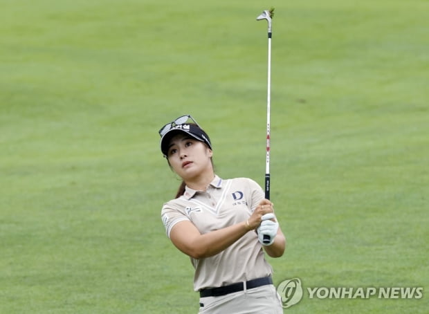 Jungeun Lee finished 4th in the LPGA Tour’s Kroger Queen City Championship … Winning is Ewing