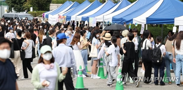 "입학 3년 만에"…코로나19 후 첫 대면 축제에 들뜬 대학가