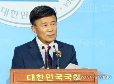 경찰, '카페 수익금 횡령' 김원웅 전 광복회장 송치