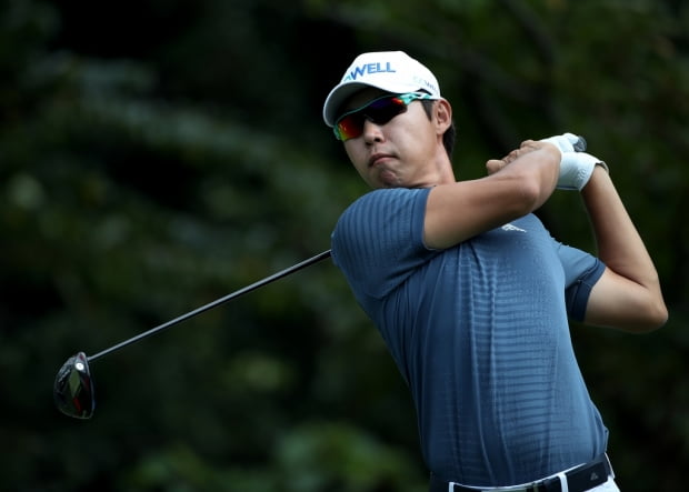 Jinho Choi and Seonghyun Jeon lead the KPGA Tour Electronic Newspaper ...