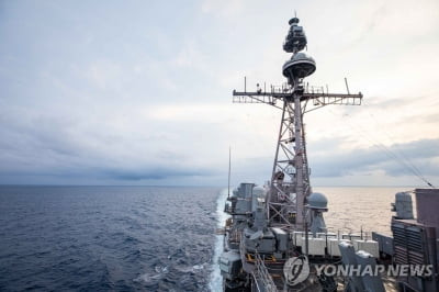바이든 '군사개입' 발언 후 美·加 군함 대만해협 항행…中 반발(종합)