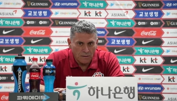 コスタリカが韓国とのワールドカップの試合をトレーニング