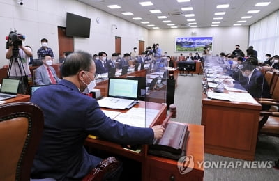 '尹대통령 비속어 논란' 외통위서 도마에…野 "외교적 대참사"