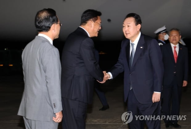 尹 The president returned home after visiting Britain, the United States and Canada … Jung Jin-seok and others are welcome