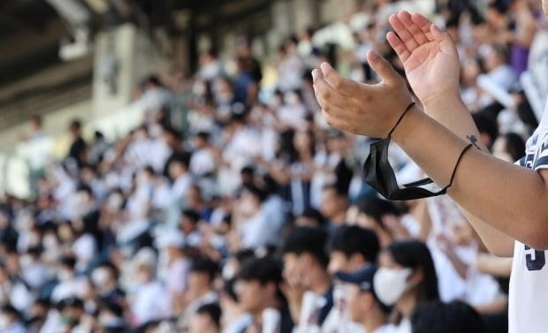 오늘부터 실외마스크 의무 해제…"고위험군·밀집환경에선 권고"