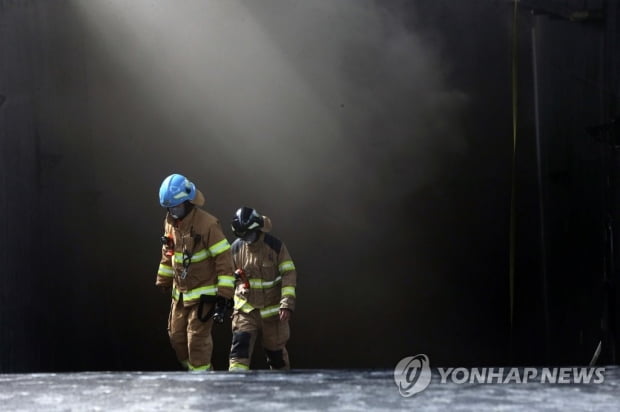 경찰, '8명 사상' 화재 참사 대전 현대아울렛 압수수색