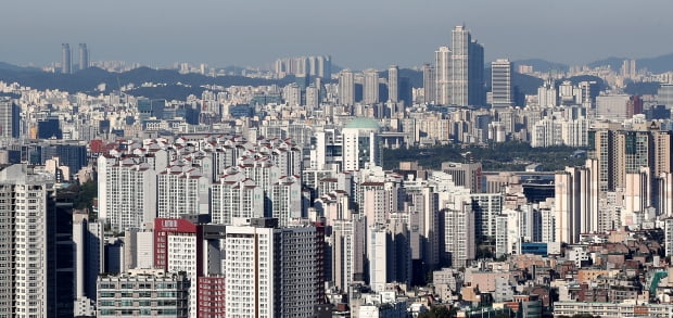 서울 남산에서 바라본 시내 아파트와 주택가 모습. 사진=뉴스1