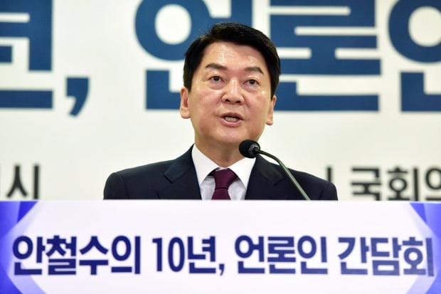 안철수 의원이 18일 국회의원회관에서 열린 정치 입문 10주년 간담회에서 모두발언 하고 있다. / 사진=뉴스1