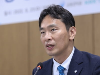 이복현 원장 "경제환경 악화…업권별 위험요인 한번 더 확인"