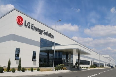 LG에너지솔루션, 3분기 영업익 5219억…흑자전환 [주목 e공시]