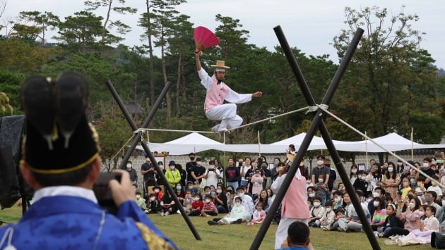 [포토] 궁중문화축전 줄타기 공연