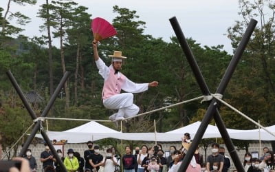 [포토] 궁중문화축전 줄타기 공연