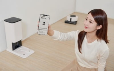 "먼지통 자동으로 척척"…LG전자, 로봇청소기 신제품 출시