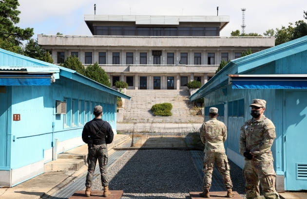 [포토] 북한 미사일 발사, 판문점에서 취재하는 내·외신 기자들