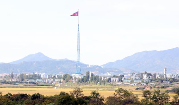 [포토] 북한 미사일 발사, 판문점에서 취재하는 내·외신 기자들