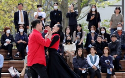 [포토] 서울시무용단, '폴링워터 : 감괘' 야외 공연 선보여