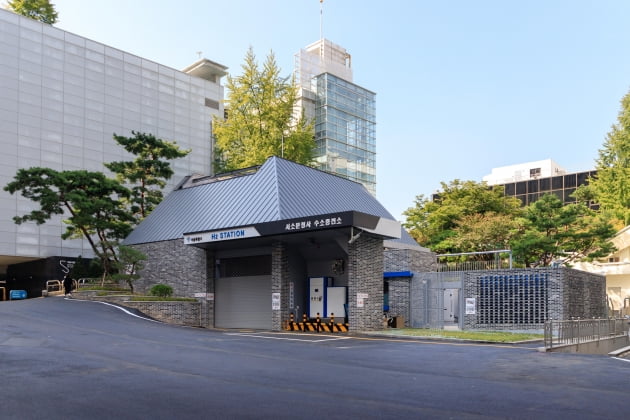 서울 한복판에 첫 수소차 충전소 개장…"하루 40대 충전 가능"