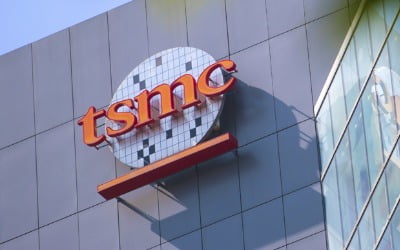 '파운드리 1위' TSMC 8% 폭락