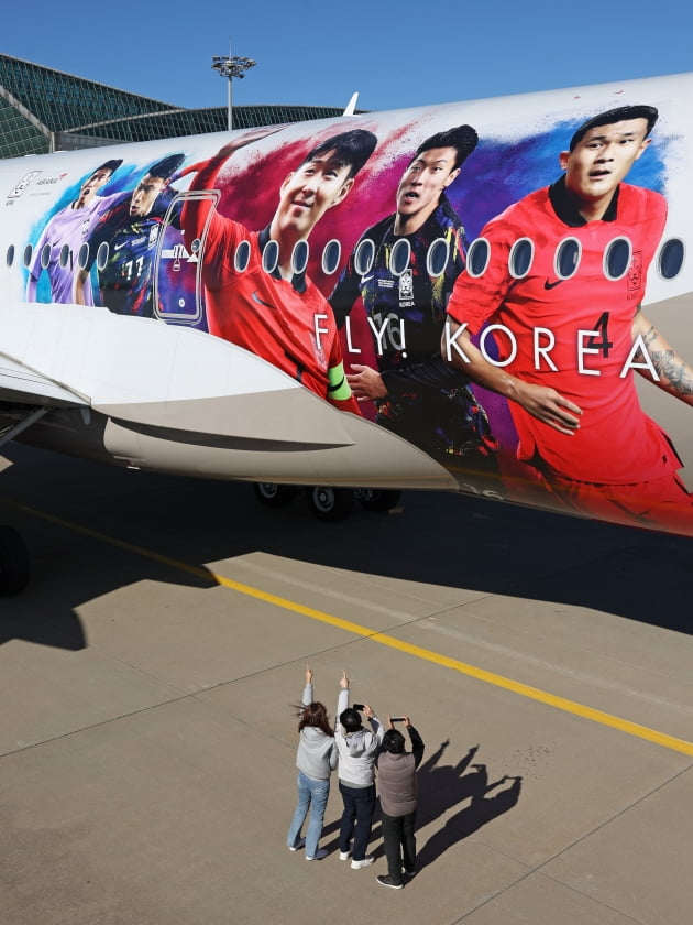 [포토] 아시아나항공, 축구대표팀 선전 기원 랩핑