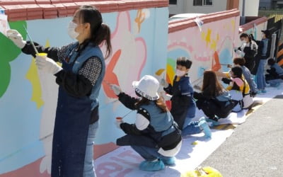 한국투자증권, '행복나눔 벽화그리기' 사회공헌 재개