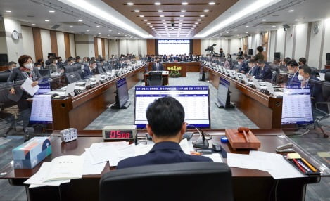 17일 인천국제공항에서 열린 국회 국토교통위원회 국정감사 장면. 사진=뉴스1