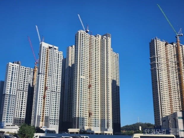 인천 서구 가정동에 지어지고 있는 아파트 전경. 사진=이송렬 기자.