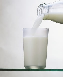 반값 우유라고 불리는 수입산 멸균우유, 진짜 저렴할까?